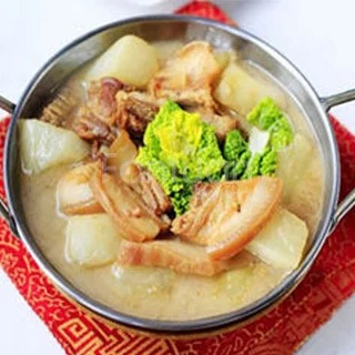 Hunan Smoked Pork with Turnip Dry Pot干锅腊肉炖萝卜